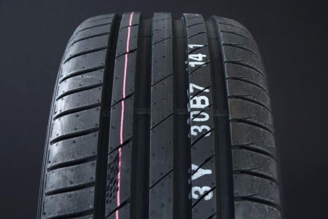 285/35R18 KUMHO ECSTA PS71 i gruppen DCK / SOMMARDCK hos Svenska Gummihuset AB (S1828535KUPS71)