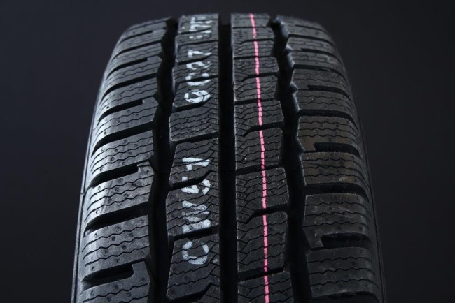 235/65R16 KUMHO CW51 C-DCK FRIKTION i gruppen DCK / VINTERDCK FRIKTION hos Svenska Gummihuset AB (F1623565KUMHCW51)