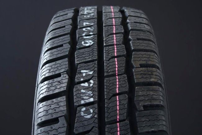 215/70R15 KUMHO CW51 C-DCK FRIKTION i gruppen DCK / VINTERDCK FRIKTION hos Svenska Gummihuset AB (F1521570KUMHCW51)