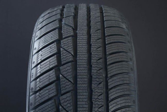245/40R19 LINGLONG GREEMAX WINTER UHP FRIKTION i gruppen DCK / VINTERDCK FRIKTION hos Svenska Gummihuset AB (F1924540LLGMW)