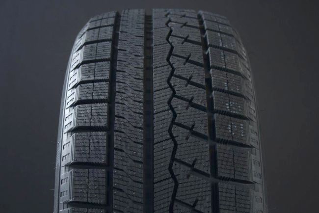 215/60R16 SAILUN ICE BLAZER ARCTIC FRIKTION i gruppen DCK / VINTERDCK FRIKTION hos Svenska Gummihuset AB (F1621560SAIICBAR)