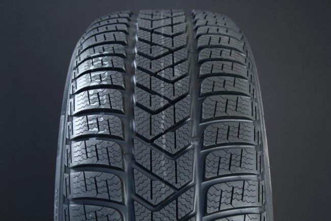 255/35R20 PIRELLI SOTTOZERO 3 FRIKTION