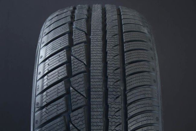 255/40R19 LINGLONG GREEMAX WINTER UHP FRIKTION DOT2022 i gruppen D�CK / VINTERD�CK FRIKTION hos Svenska Gummihuset AB (F1925540LLGMWDOT)