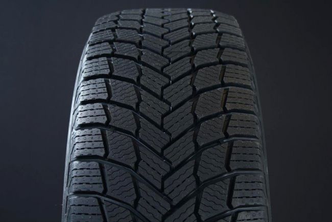 235/55R19 MICHELIN X-ICE SNOW SUV RUNFLAT FRIKTION i gruppen DCK / VINTERDCK FRIKTION hos Svenska Gummihuset AB (F1923555MIXISZP)