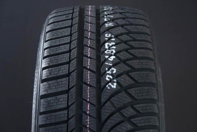265/40R20 KUMHO WINTERCRAFT WP72 FRIKTION DOT2021 i gruppen DCK / VINTERDCK FRIKTION hos Svenska Gummihuset AB (F2026540KUMHWP72DOT)