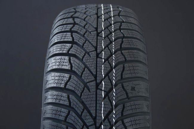 245/45R18 KUMHO WINTERCRAFT WP52+ EV i gruppen DÄCK / VINTERDÄCK FRIKTION hos Svenska Gummihuset AB (F1824545KUWP52EV)