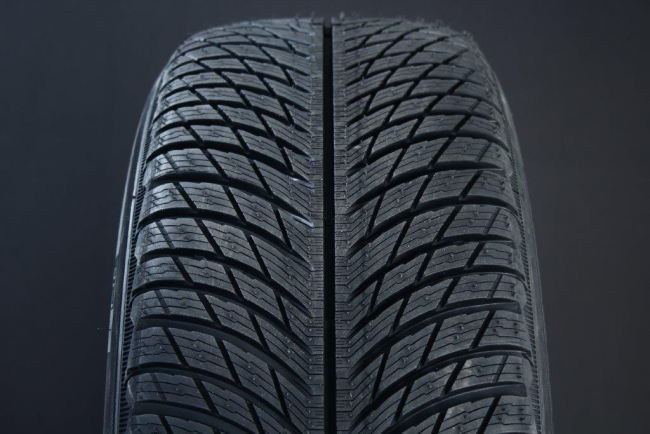 265/35R22 MICHELIN PILOT ALPIN 5 SUV FRIKTION i gruppen DCK / VINTERDCK FRIKTION hos Svenska Gummihuset AB (F2226535MIAL5P)