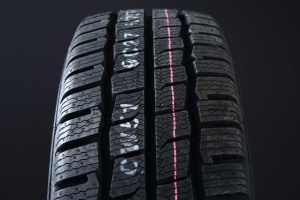 KUMHO 185/80R14 CW51 C-DÄCK FRIKTION