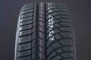 KUMHO 245/40R19 WINTERCRAFT WP72 FRIKTION