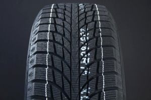 KUMHO 235/40R18 WINTERCRAFT ICE WI51 FRIKTION