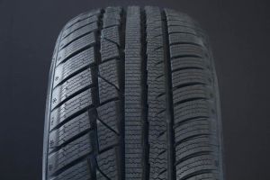 LINGLONG GREEMAX WINTER UHP FRIKTION