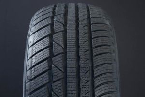 LINGLONG 225/55R17 GREENMAX WINTER UHP FRIKTION