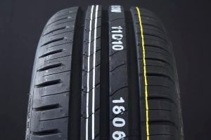 KUMHO 235/45R18 ECSTA HS51