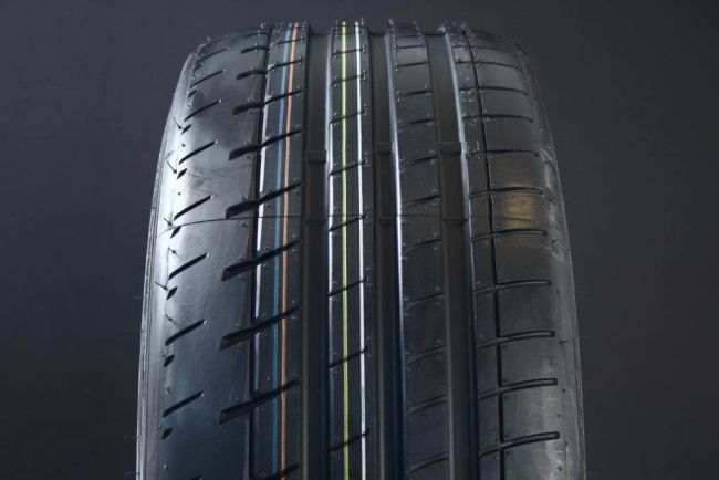 285/35R20 BRIDGESTONE POTENZA S007 RUNFLAT i gruppen DCK / SOMMARDCK hos Svenska Gummihuset AB (S2028535BRIDS007RFT)
