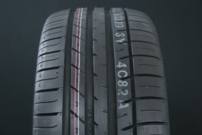 215/35R19 KUMHO ECSTA LE SPORT KU39 i gruppen DCK / SOMMARDCK hos Svenska Gummihuset AB (S1921535KUMHKU39)