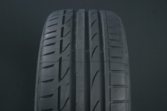 225/35R18 BRIDGESTONE POTENZA S001 i gruppen DCK / SOMMARDCK hos Svenska Gummihuset AB (S1822535BRIDS001)