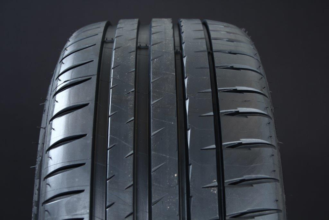 285/45R21 MICHELIN PILOT SPORT 4 SUV NC0 i gruppen D�CK / SOMMARD�CK hos Svenska Gummihuset AB (S2128545MISP4SUVNE0)