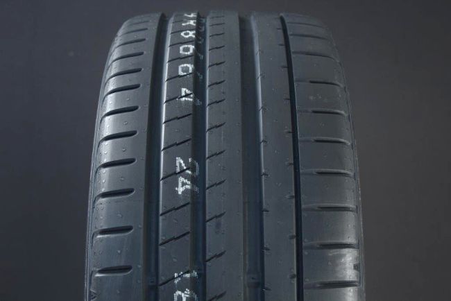 285/40R21 YOKOHAMA ADVAN SPORT V107 i gruppen DCK / SOMMARDCK hos Svenska Gummihuset AB (S2128540YOKADV)