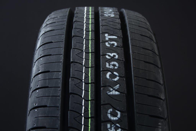 215/65R16 KUMHO KC53 C-D�CK DOT2023 i gruppen D�CK / SOMMARD�CK hos Svenska Gummihuset AB (S1621565KUKC53DOT)