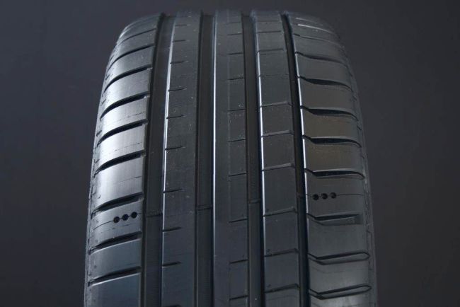 225/45R18 MICHELIN PILOT SPORT 5 DEMO i gruppen D�CK / SOMMARD�CK hos Svenska Gummihuset AB (S1822545MIPS5DEMO)