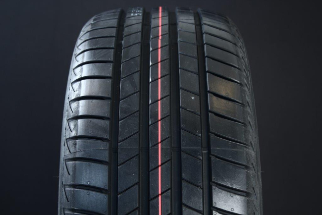 285/35R22 BRIDGESTONE TURANZA T005 DOT2022 i gruppen DCK / SOMMARDCK hos Svenska Gummihuset AB (S2228535BRIDT005DOT)