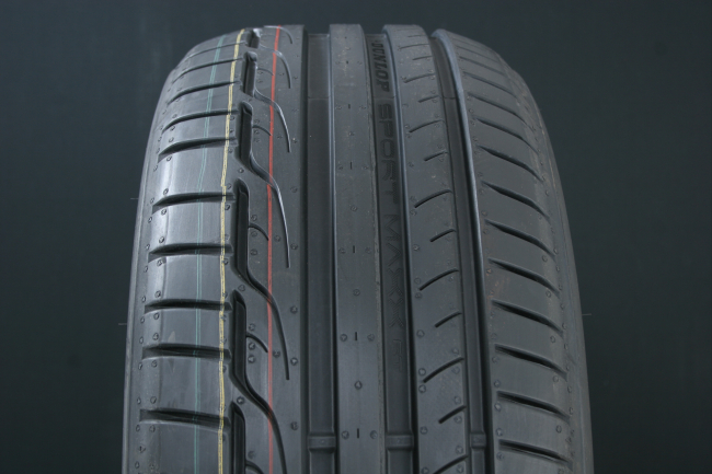 245/45R19 DUNLOP SPORTMAXX RT DOT2023 i gruppen D�CK / SOMMARD�CK hos Svenska Gummihuset AB (S1924545DUNLMAXXRTDOT)