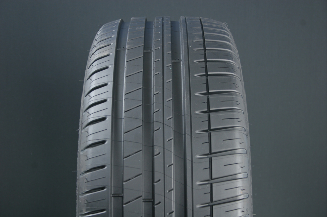 275/30R20 MICHELIN PILOT SPORT 3 RUNFLAT i gruppen DCK / SOMMARDCK hos Svenska Gummihuset AB (S2027530MIPS3RFT)