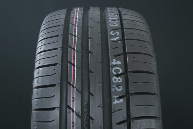 235/50R17 KUMHO ECSTA KU39 LE SPORT i gruppen DCK / SOMMARDCK hos Svenska Gummihuset AB (S1723550KUMHKU39)
