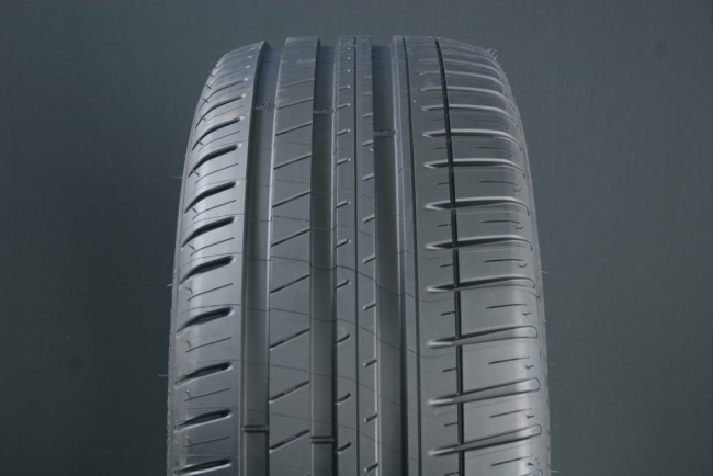 195/50R15 MICHELIN PILOT SPORT 3 i gruppen DCK / SOMMARDCK hos Svenska Gummihuset AB (S1519550MIPS3)
