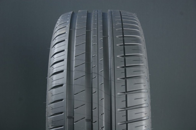 215/45R16 MICHELIN PILOT SPORT 3