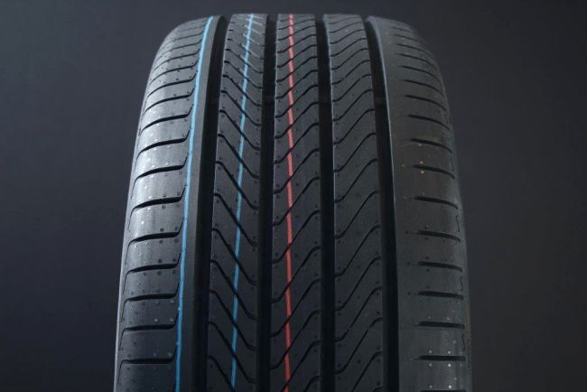 255/45R20 CONTINENTAL PREMIUM CONTACT C i gruppen DCK / SOMMARDCK hos Svenska Gummihuset AB (S2025545COPRECSIL)