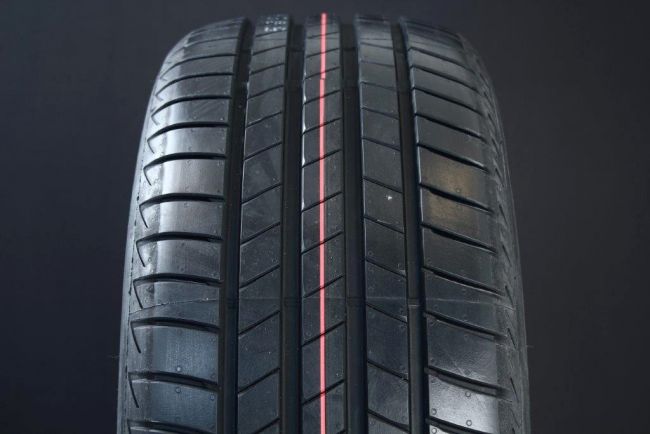 165/65R15 BRIDGESTONE TURANZA T005 i gruppen DCK / SOMMARDCK hos Svenska Gummihuset AB (S1516565BRIDT005)
