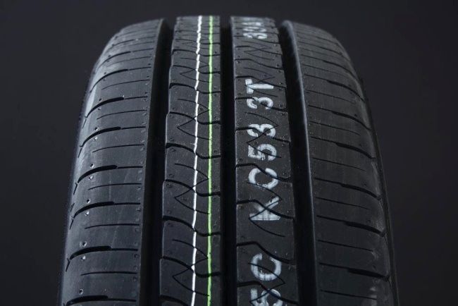 235/65R16 KUMHO KC53 C-Dck i gruppen DCK / SOMMARDCK hos Svenska Gummihuset AB (S1623565KUKC53)