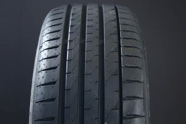 245/50R18 FALKEN AZENIS FK520 RUNFLAT i gruppen DCK / SOMMARDCK hos Svenska Gummihuset AB (S1824550FALAZ520RFT)