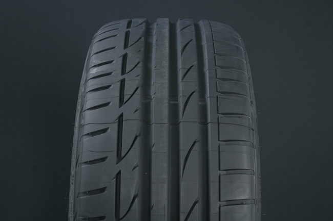 225/40R18 BRIDGESTONE POTENZA S001 RUNFLAT i gruppen DCK / SOMMARDCK hos Svenska Gummihuset AB (S1822540BRIDS001RFT)