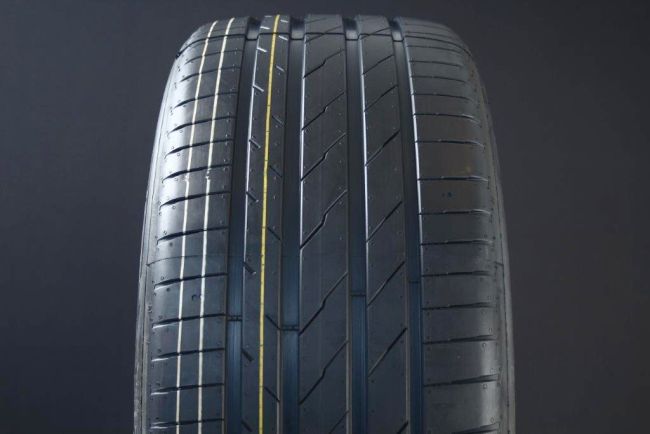 215/50R18 HANKOOK VENTUS EVO K137A SUV i gruppen DCK / SOMMARDCK hos Svenska Gummihuset AB (S1821550HANK137A)