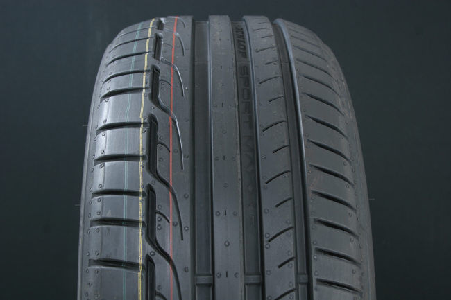 255/35R19 DUNLOP SPORTMAXX RT i gruppen DCK / SOMMARDCK hos Svenska Gummihuset AB (S1925535DUNLMAXXRT)