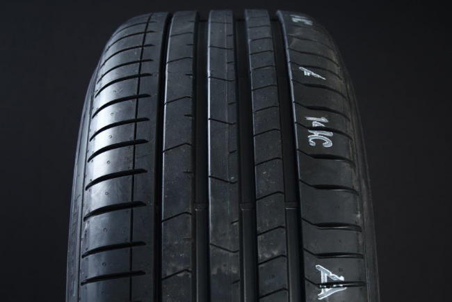 255/50R21 PIRELLI PZERO PZ4 ELT i gruppen DCK / SOMMARDCK hos Svenska Gummihuset AB (S2125550PIPZ4)