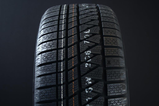 215/65R17 KUMHO WINTERCRAFT WS71 FRIKTION DOT2023 i gruppen D�CK / SOMMARD�CK hos Svenska Gummihuset AB (S1721565KUWS71DOT)