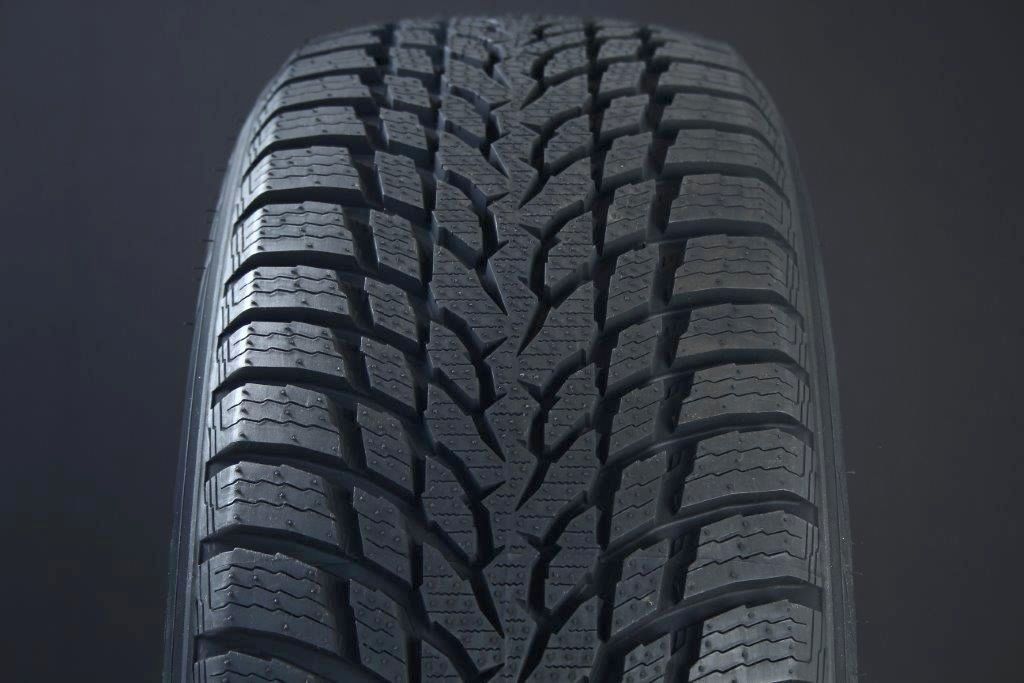 Köp SNOWPROOF AB Svenska 1 FRIKTION - WR pris till bra GummiHuset 175/65R15 NOKIAN