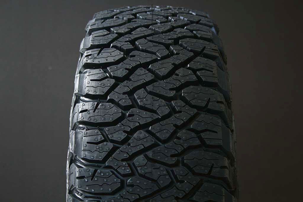 Köp 215/70R16 B.F. GOODRICH ALL TERRAIN T/A KO3 till bra pris